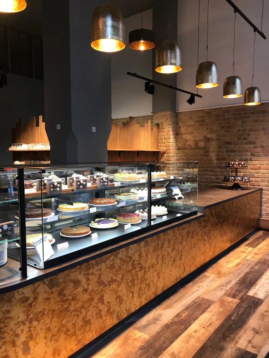 視覺與味蕾的共舞 | 復(fù)古金屬風(fēng)點(diǎn)亮都市品「味」空間 視覺與味蕾的共舞 | 復(fù)古金屬風(fēng)點(diǎn)亮都市品「味」空間